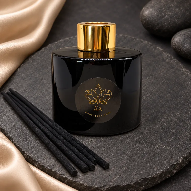 Namų kvapas 150 ml. su aukso spalvos dangteliu