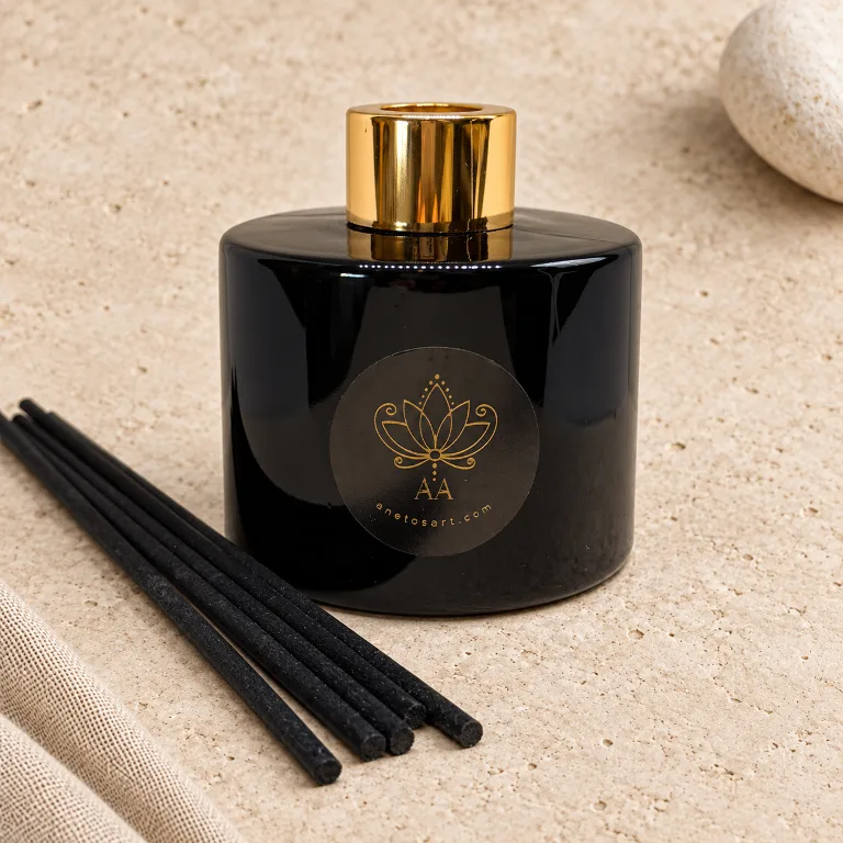 Namų kvapas 150 ml. su aukso spalvos dangteliu